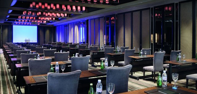 What is the most effective room set-up for a meeting?