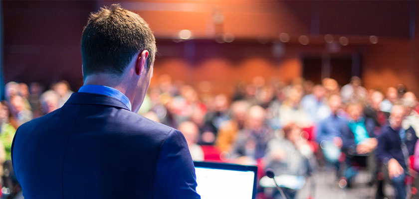 4 Tips To Choose The Right Keynote Speaker